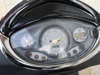 Piaggio Fly 125 2012-thumb-2