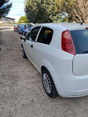 Fiat Grande Punto 2012-thumb-4