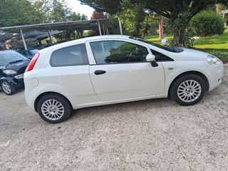 Fiat Grande Punto 2012-thumb-6