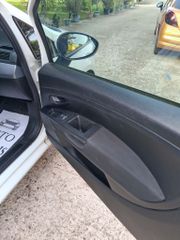 Fiat Grande Punto 2012-thumb-9
