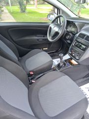 Fiat Grande Punto 2012-thumb-10