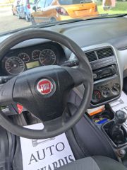 Fiat Grande Punto 2012-thumb-11