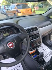 Fiat Grande Punto 2012-thumb-13