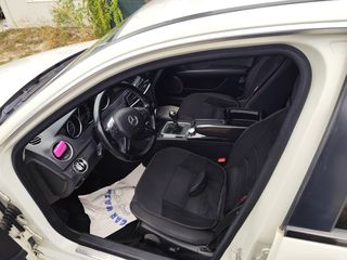 Mercedes-Benz C 180 2012-thumb-9