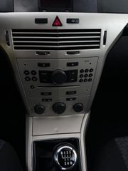Opel Astra 2007-thumb-23