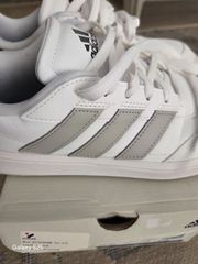Πωλούνται παπούτσια μάρκας Adidas