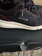 Πωλούνται παπούτσια μάρκας TOMMY HILFIGER