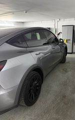 Tesla Model Y 2023 LONG RANGE DUAL MOTOR-thumb-1