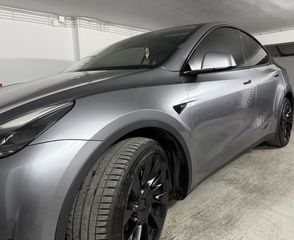 Tesla Model Y 2023 LONG RANGE DUAL MOTOR-thumb-2