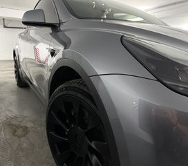 Tesla Model Y 2023 LONG RANGE DUAL MOTOR-thumb-7
