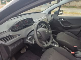 Peugeot 208 2019-thumb-9