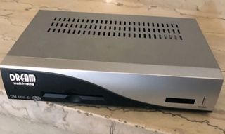 Δορυφορικός δέκτης DreamBox DM 500S με τηλεχειριστήριο και τροφοδοτικό.