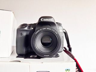 Canon EOS 80D + Canon 50mm f/1.8 STM + έξτρα