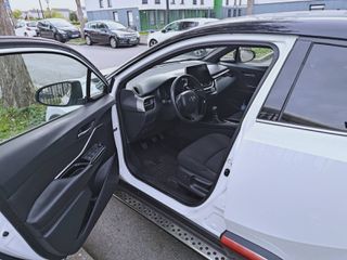 Toyota C-HR 2019 1.2 Turbo Style • Bi-Tone• Led Lights•Navi-thumb-4