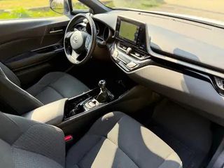 Toyota C-HR 2019 1.2 Turbo Style • Bi-Tone• Led Lights•Navi-thumb-5