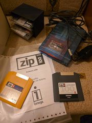 Iomega Zip Drive 100MB Με 3 Δισκέτες (Retro Tech)-thumb-1