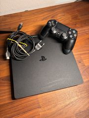 ⁠Sony PlayStation 4 Slim 500 GB + Χειριστήριο DualShock 4 + Καλώδια