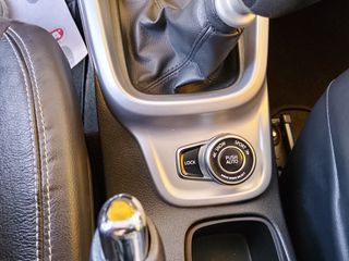 Suzuki Vitara 2018 1.6 DDiS Privilege 4x4-thumb-17