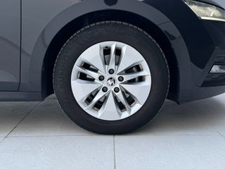 Skoda Octavia 2023-thumb-31