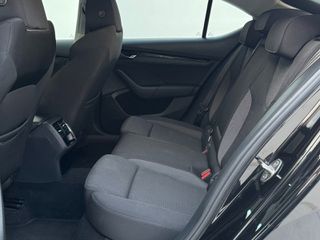 Skoda Octavia 2023-thumb-9
