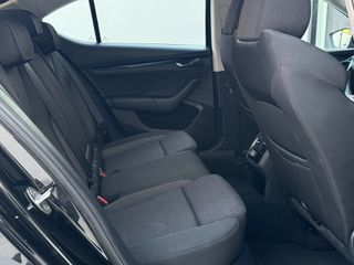 Skoda Octavia 2023-thumb-11
