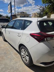 Toyota Auris 2016-thumb-3