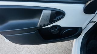 Peugeot 107 2013-thumb-13