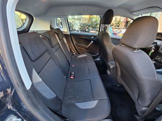 Peugeot 2008 2016 Peugeot 2008 1.2 VTi Active-thumb-6
