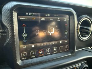 Jeep Wrangler 2019 Unlimited Sahara Overland 2.2D-thumb-57
