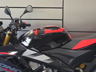 Aprilia Tuono 2026 RSV 4 FACTORY-thumb-13