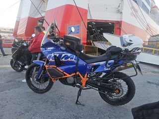 KTM 990 Adventure 2011 dakar edition-thumb-1