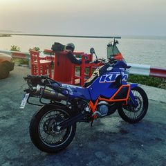 KTM 990 Adventure 2011 dakar edition-thumb-6