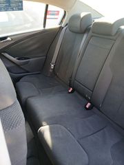 Volkswagen Passat 2009-thumb-12