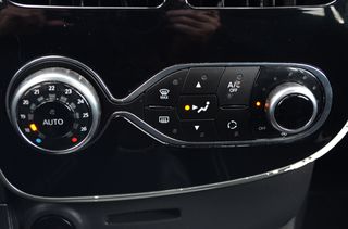 Renault Clio 2016 1500cc Duel Clima Camera-thumb-16