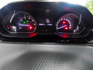 Peugeot 208 2016 STYLE 1.2cc 82ps PANORAMA-thumb-15