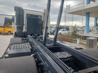 Ανατροπή Volvo 2007 FM 13-thumb-13