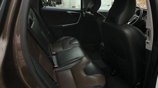 Volvo XC 60 2017-thumb-10