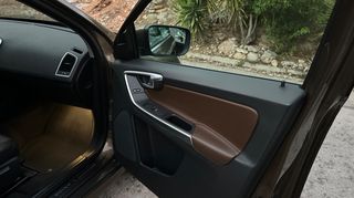 Volvo XC 60 2017-thumb-13