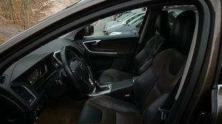 Volvo XC 60 2017-thumb-17