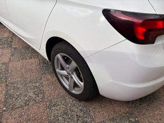 Opel Astra 2018-thumb-25