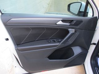Volkswagen Tiguan 2021 1.5 TSI R-LINE-thumb-6