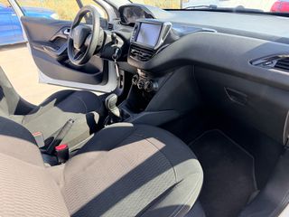 Peugeot 208 2018-thumb-5