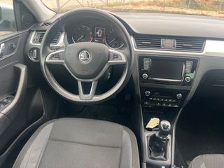 Skoda Rapid 2015-thumb-6
