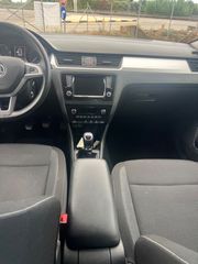Skoda Rapid 2015-thumb-7