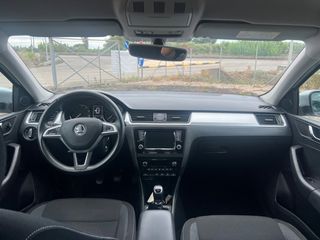 Skoda Rapid 2015-thumb-8