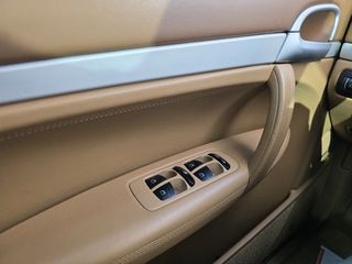 Porsche Cayenne 2007 TURBO-thumb-16