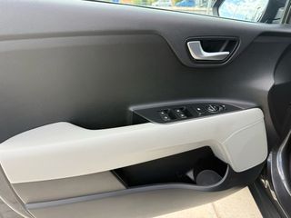 Kia Stonic 2017 PLATINUM-thumb-24