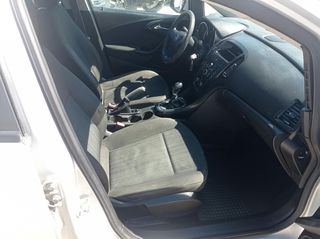 Opel Astra 2010 J 1.4-thumb-8