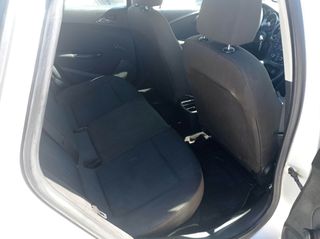 Opel Astra 2010 J 1.4-thumb-11