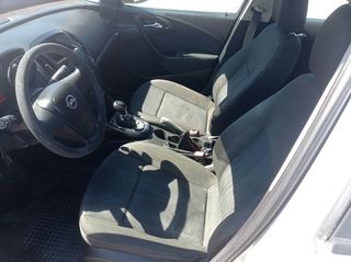 Opel Astra 2010 J 1.4-thumb-15